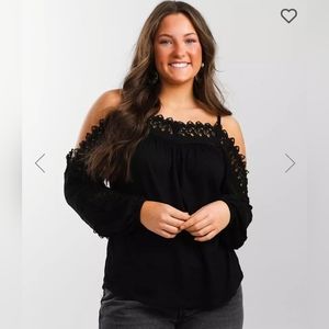 Cold shoulder top with lace